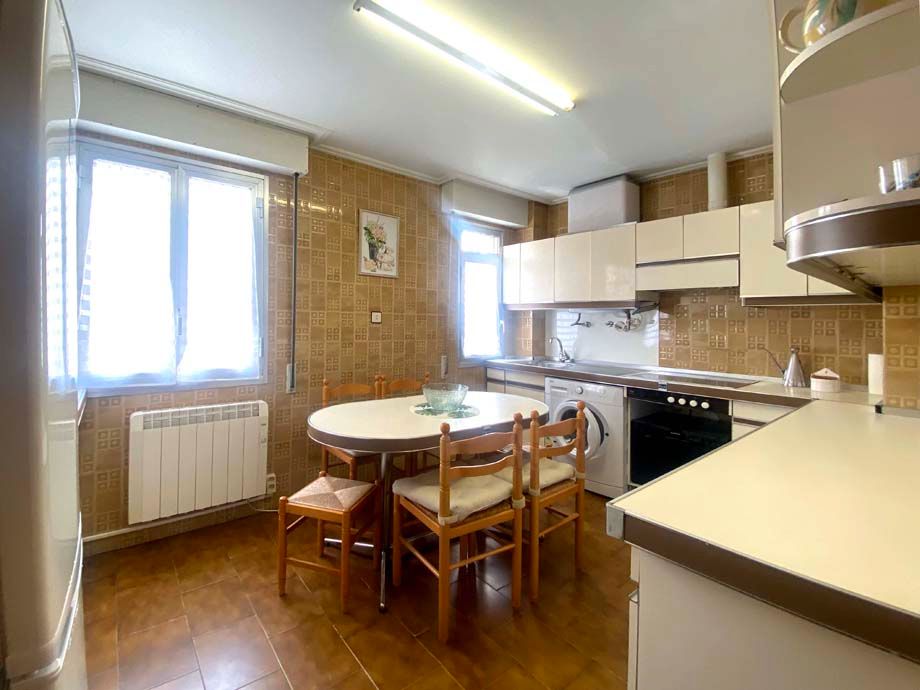 Kitchen of Flat for sale in Vitoria - Gasteiz  with Heating, Parquet flooring and Furnished