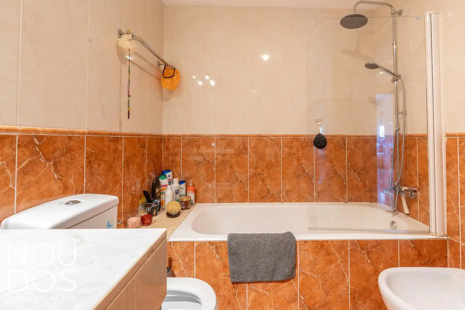 Baño de Piso en venta en  Palma de Mallorca con Aire acondicionado, Calefacción y Jardín privado