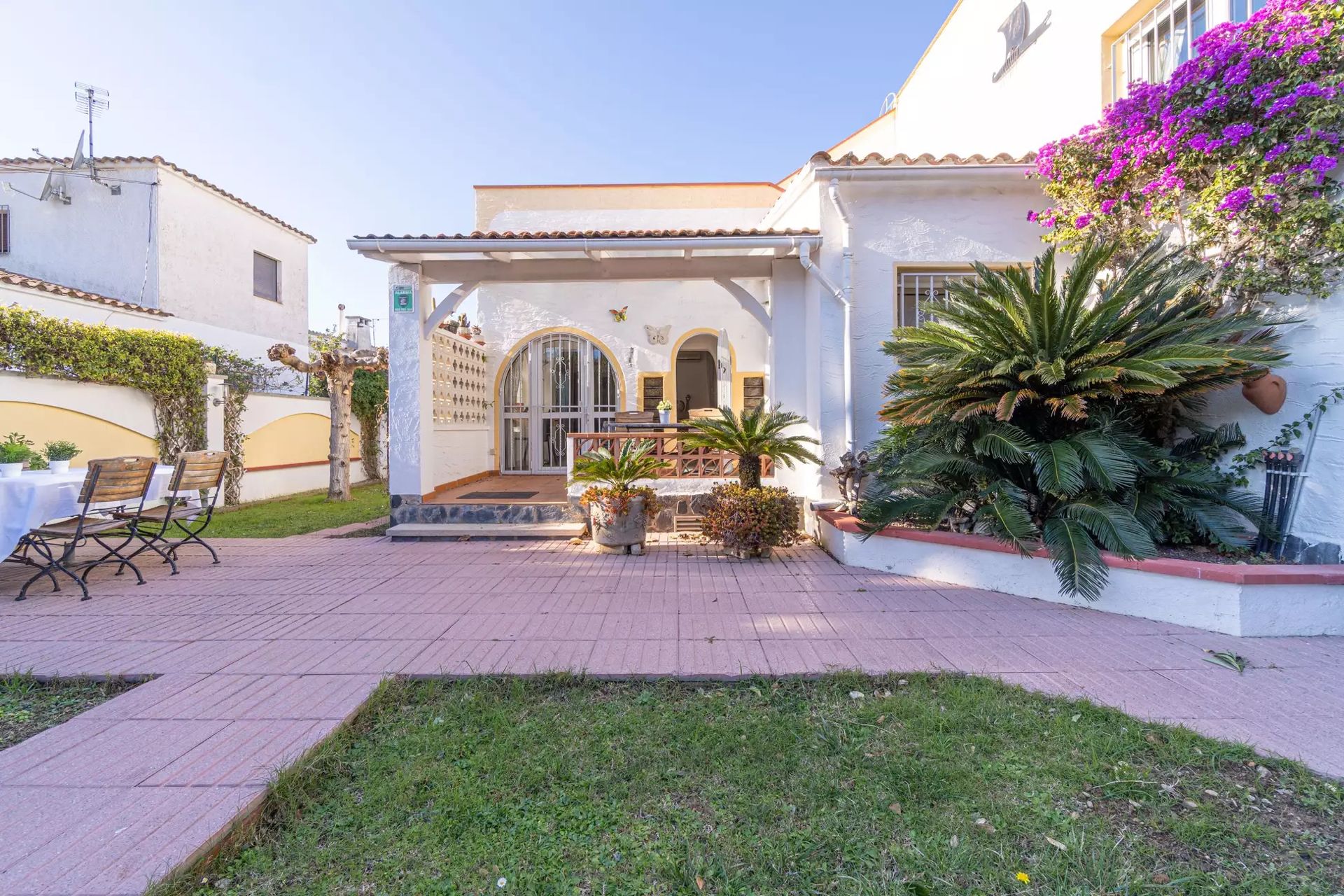 Garden of House or chalet for sale in Empuriabrava  with Air Conditioner, Private garden and Terrace
