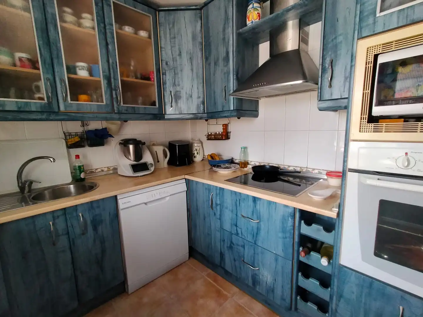 Küche von Einfamilien-Reihenhaus zum Verkauf in La Línea de la Concepción mit Privatgarten