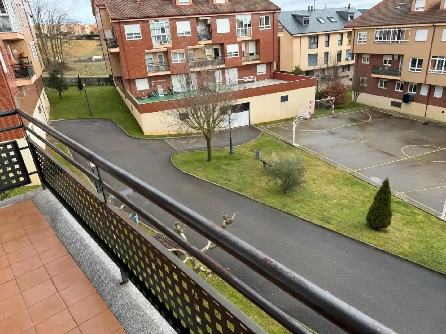 Vista exterior de Piso en venta en Villaquilambre con Balcón