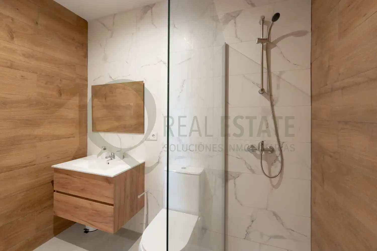 Baño de Planta baja en venta en Alicante / Alacant con Aire acondicionado, Calefacción y Amueblado