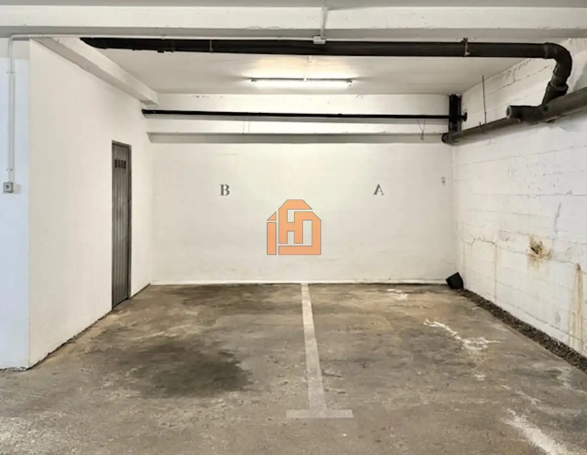 Parking de Apartamento en venta en León Capital  con Calefacción y Parquet