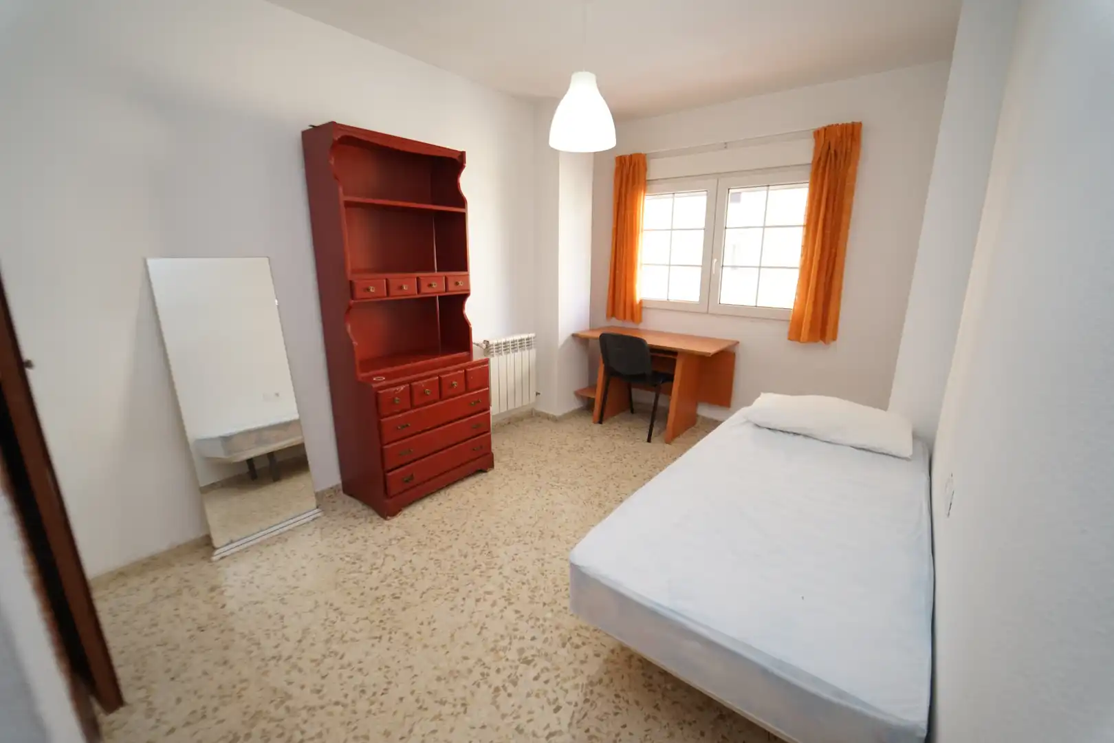 Schlafzimmer von Wohnung zur Miete in Granada mit Heizung, Möbliert und Ofen