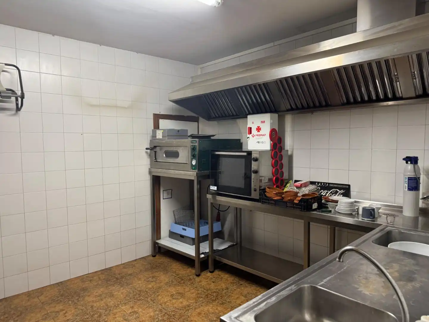Cuina de Local de lloguer en Montuïri amb Aire condicionat i Moblat