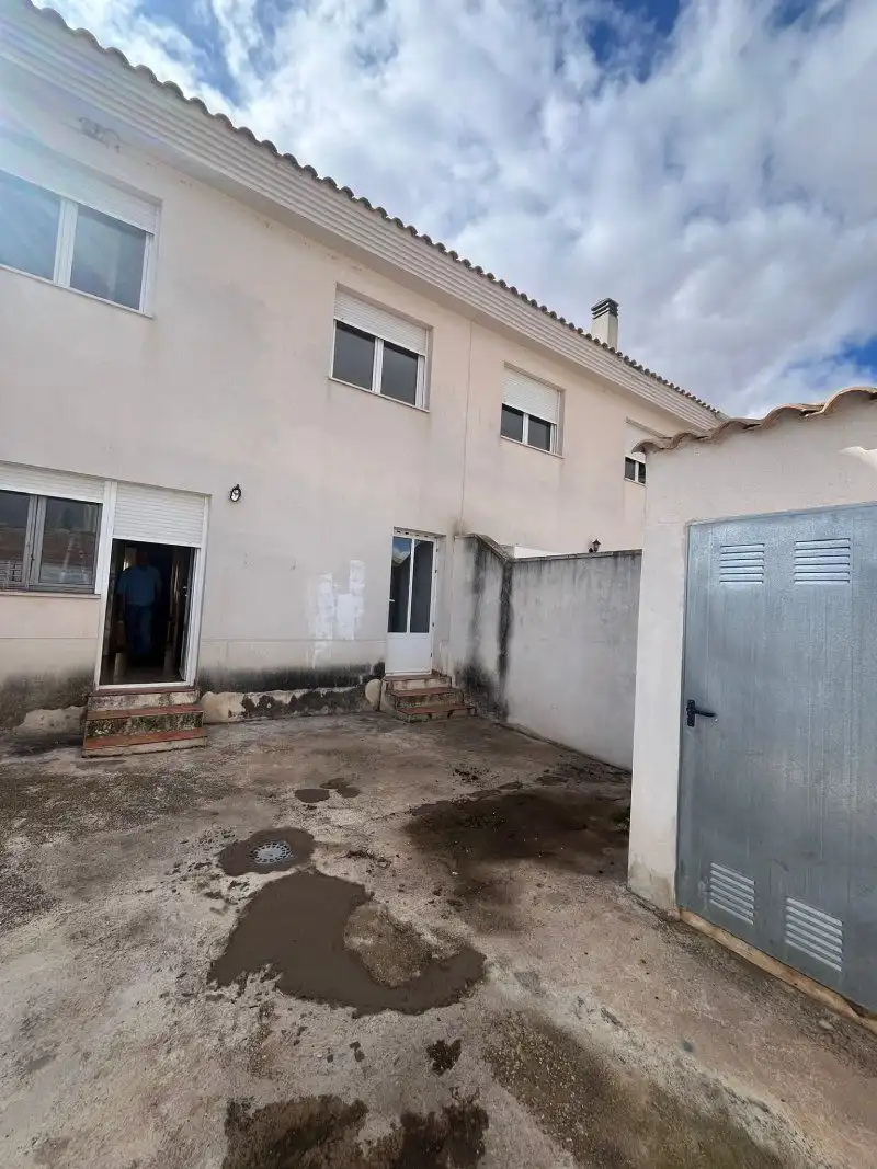 Vista exterior de Casa adosada en venda en Albacete amb Calefacció