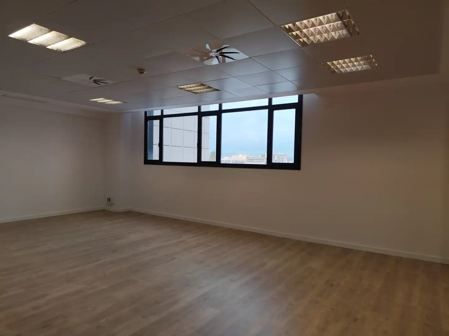 Oficina amb ascensor de lloguer a Avinguda de Cornellà, imagen 3