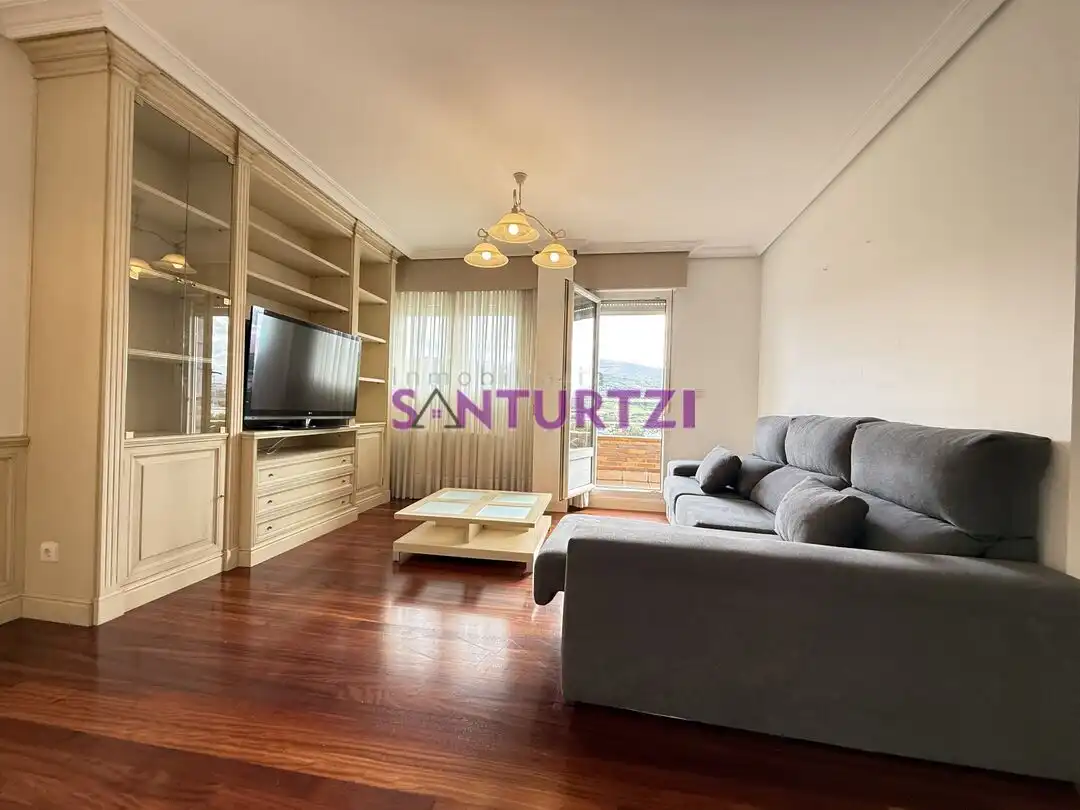 Sala d'estar de Dúplex en venda en Santurtzi  amb Calefacció, Terrassa i Traster