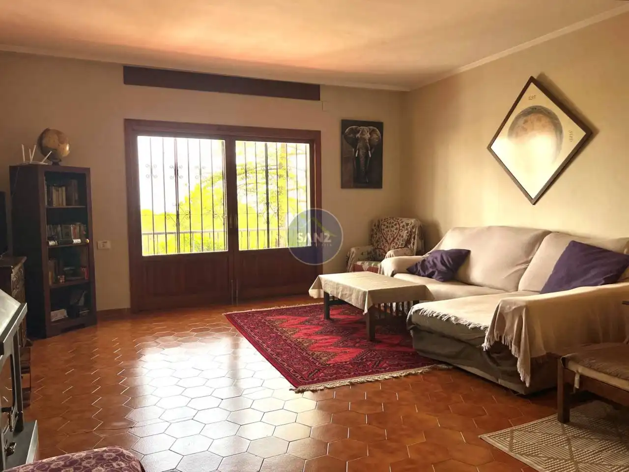 Sala d'estar de Casa o xalet en venda en Agullent amb Jardí privat i Piscina