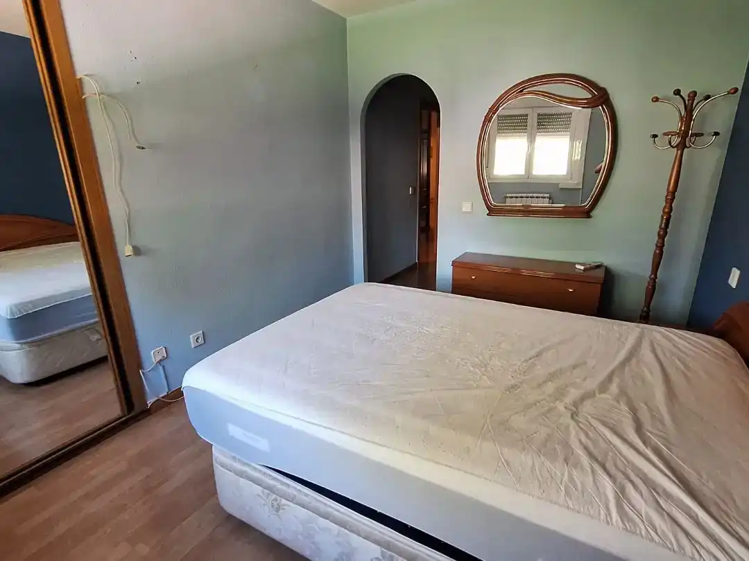Dormitori de Casa o xalet en venda en Villalbilla amb Aire condicionat, Piscina i Balcó
