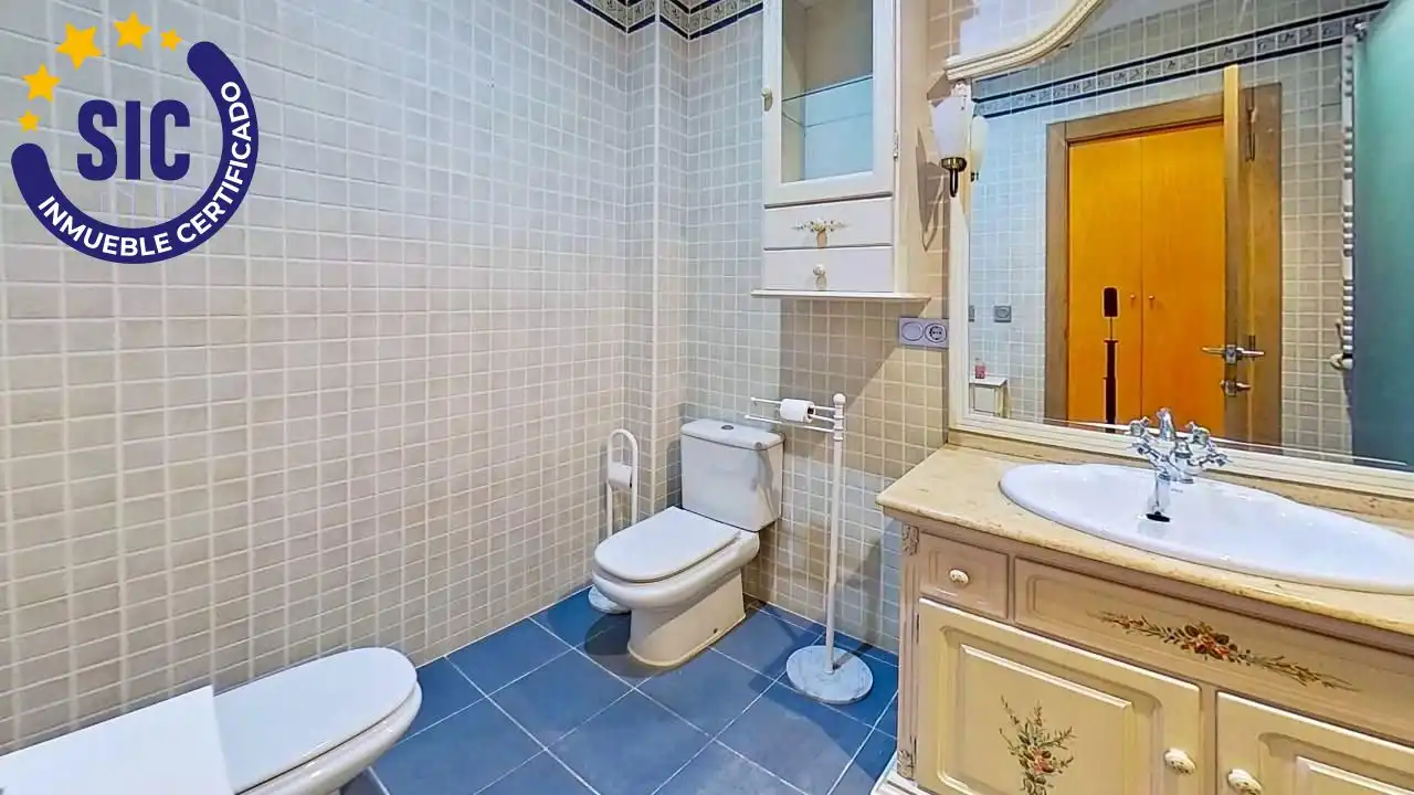 Badezimmer von Haus oder Chalet zur Miete in Chiva mit Heizung und Terrasse