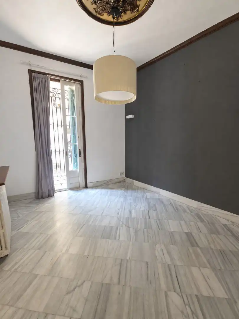 Sala d'estar de Casa adosada en venda en Barcelona amb Calefacció, Jardí privat i Terrassa