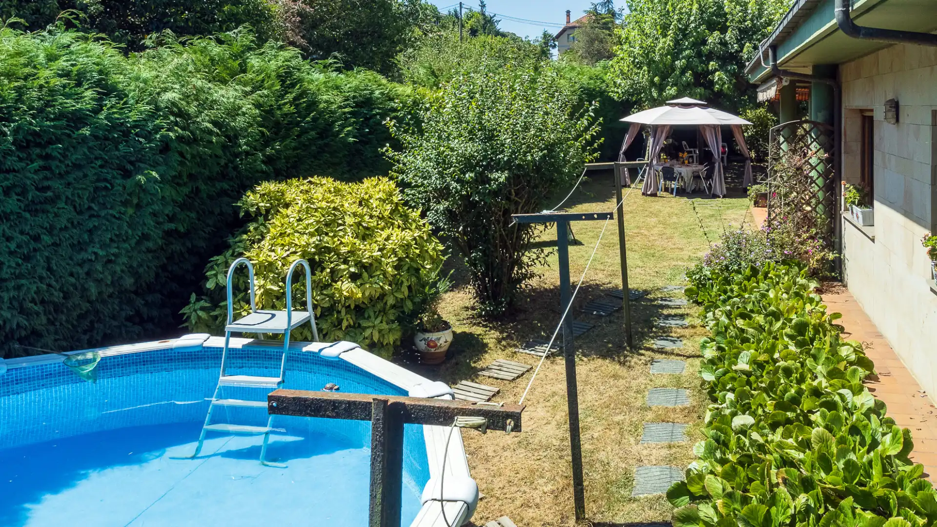 Piscina de Casa o chalet en venta en Oviedo  con Calefacción, Jardín privado y Parquet
