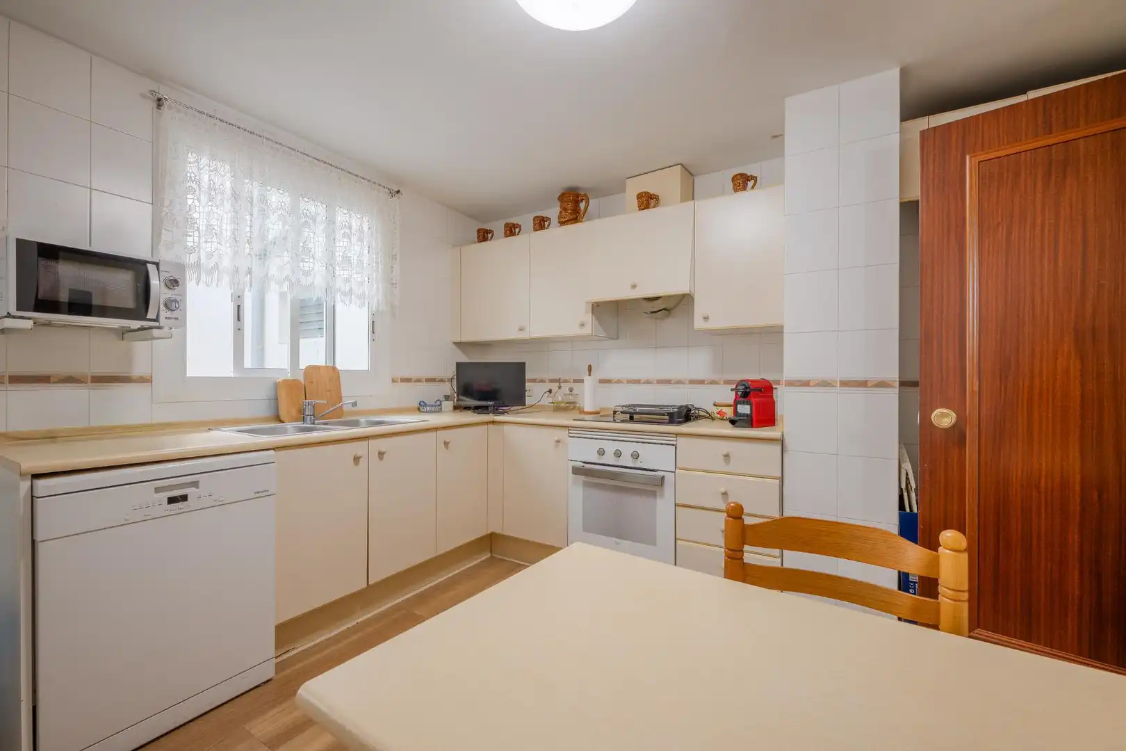Cuina de Apartament en venda en Girona amb Calefacció, Terrassa i Balcó