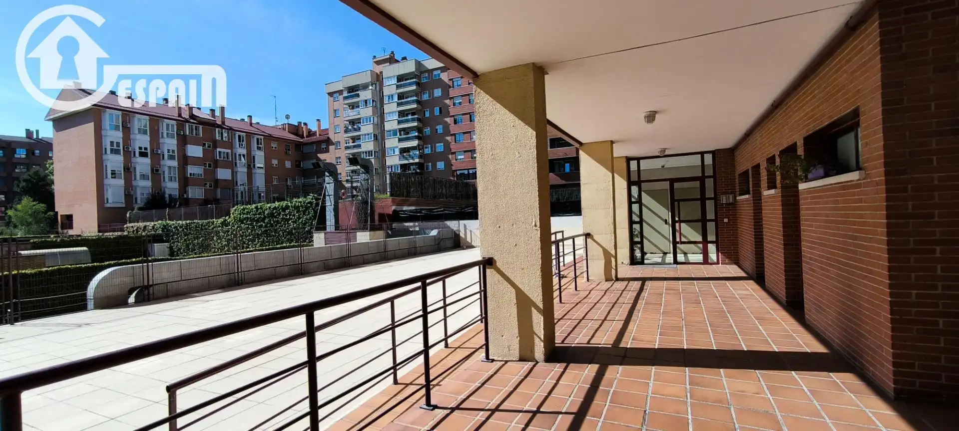 Terrassa de Dúplex en venda en Madrid amb Calefacció, Jardí privat i Piscina comunitària