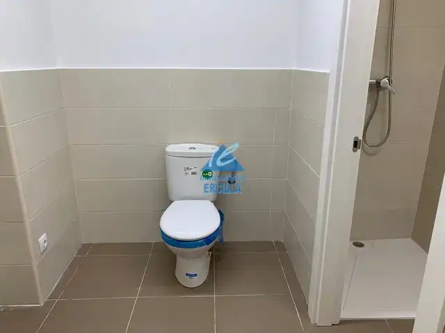 Baño de Nave industrial de alquiler en Bilbao 
