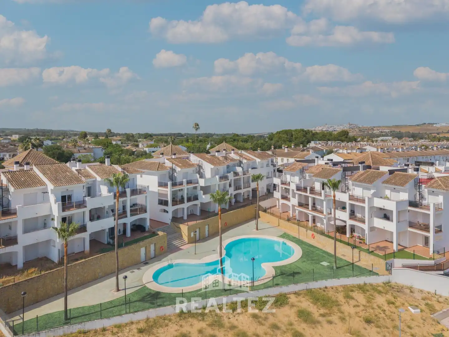 Vista exterior de Piso en venta en Arcos de la Frontera con Terraza y Piscina comunitaria