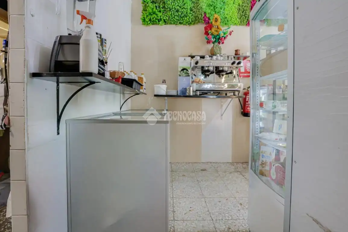 Local en venda en L'Hospitalet de Llobregat amb Aire condicionat