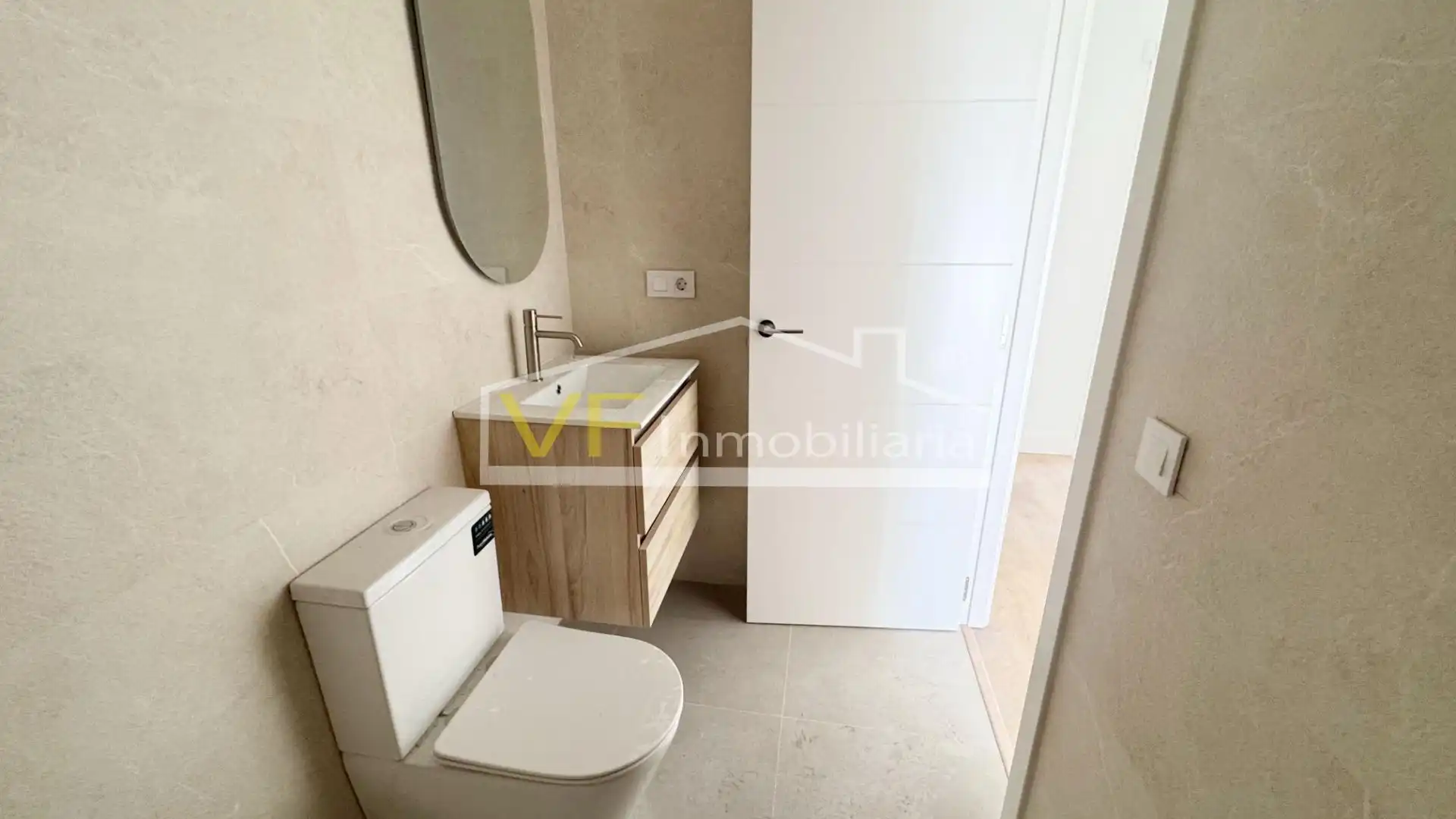 Bany de Dúplex en venda en Torremolinos amb Jardí privat, Terrassa i Traster