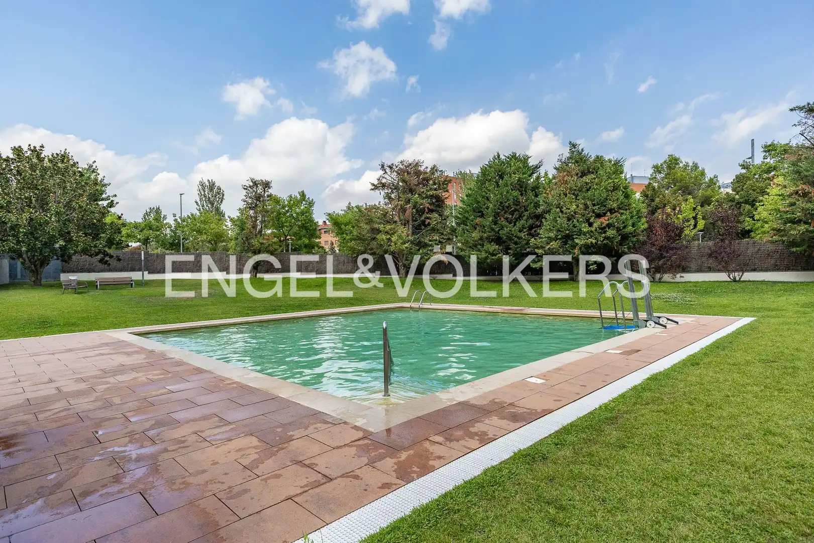 Swimming pool of Flat for sale in Sabadell  with Air Conditioner, Heating and Parquet flooring