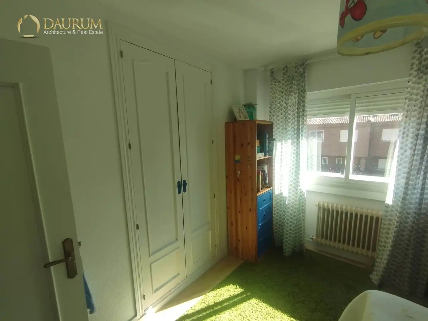 Dormitori de Casa adosada en venda en Alcalá de Henares amb Calefacció, Jardí privat i Terrassa