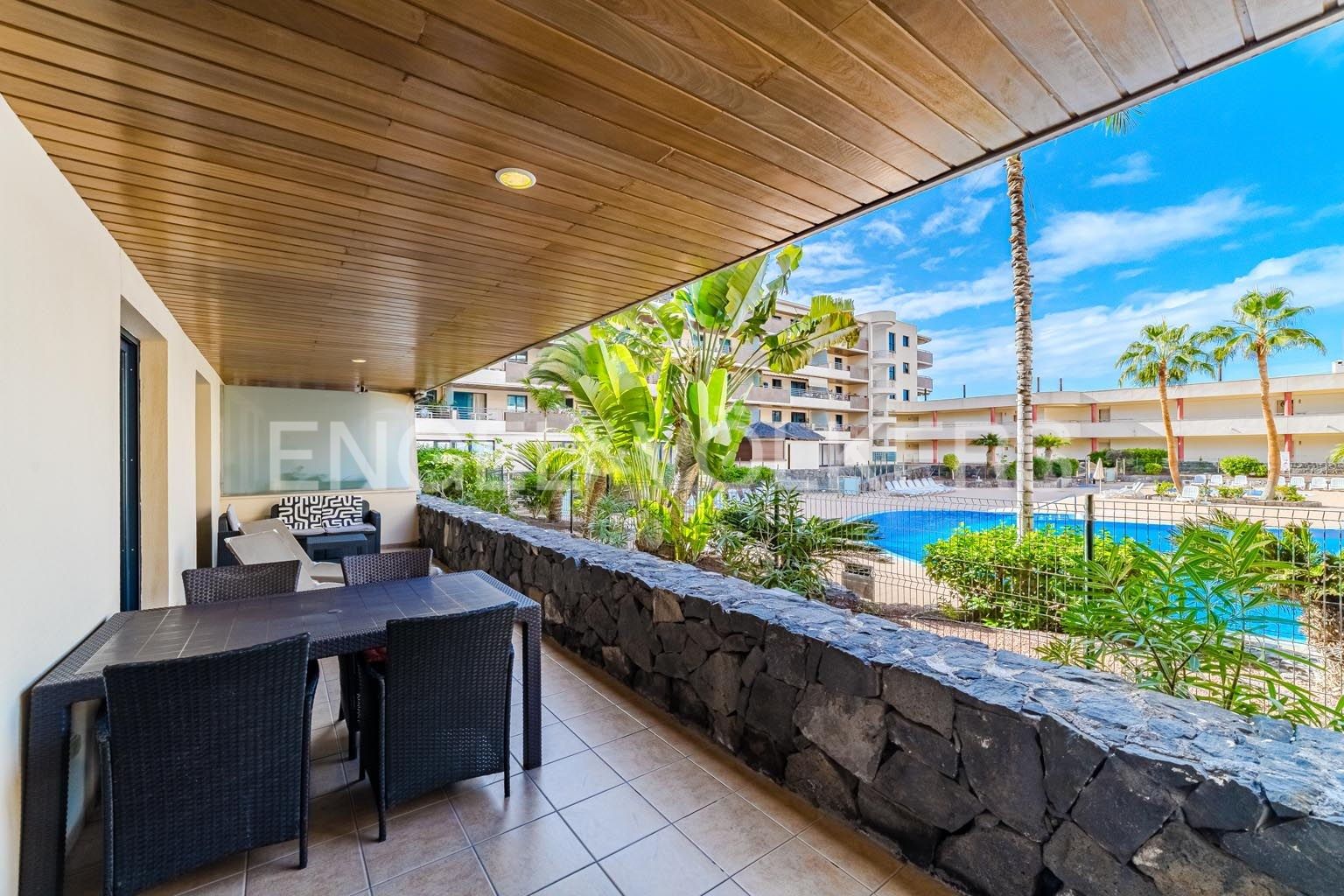 Vista exterior de Pis en venda en Santiago del Teide amb Aire condicionat, Terrassa i Piscina