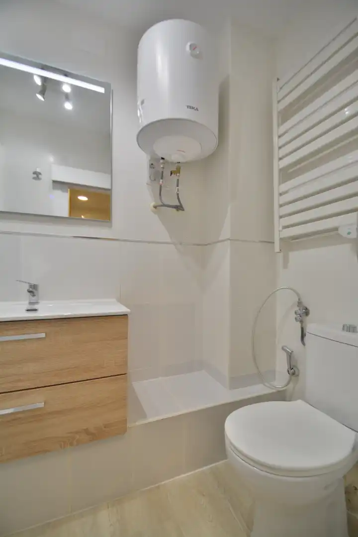 Baño de Estudio de alquiler en Madrid con Aire acondicionado, Calefacción y Lavadora