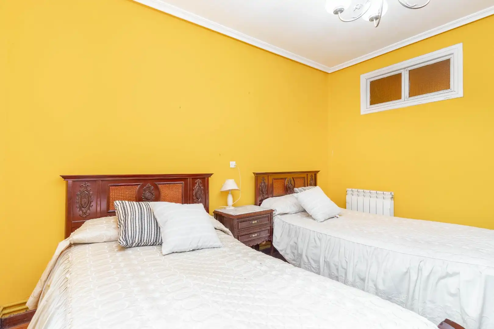 Habitación de Casa adosada en venta en Mieres (Asturias)