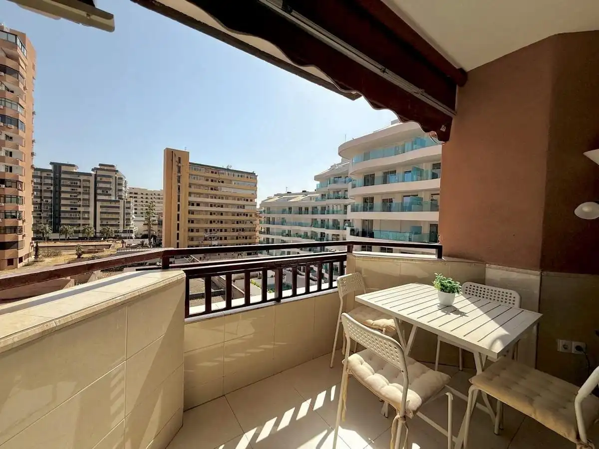 Apartament amb ascensor en venda a Puerto Deportivo