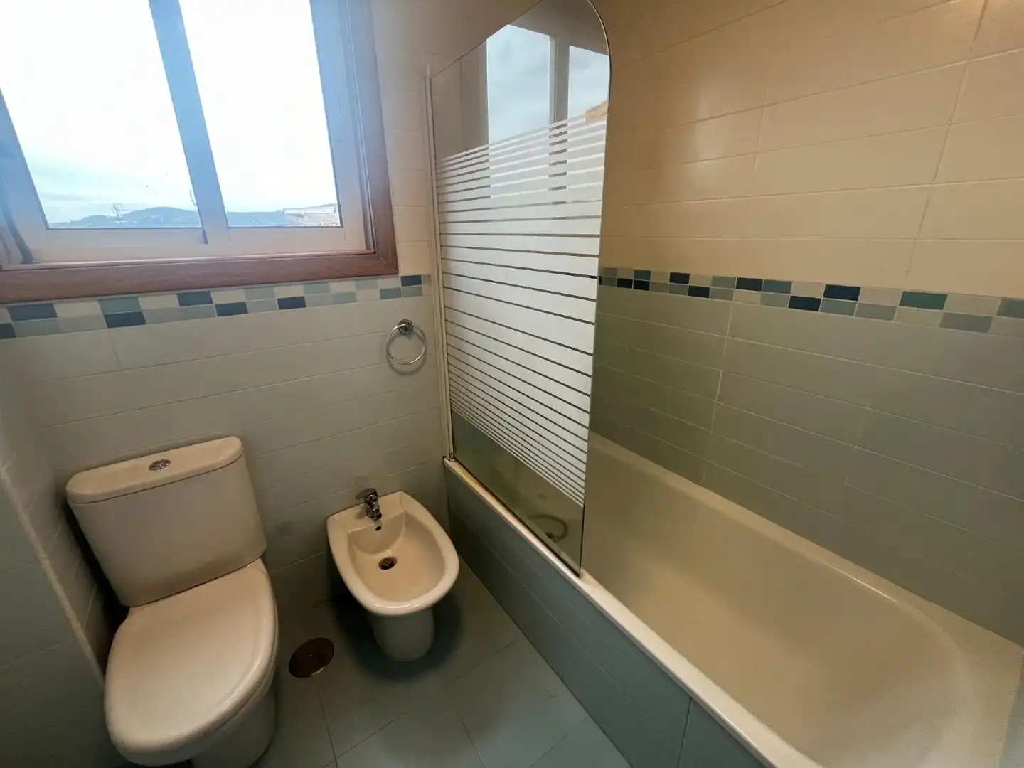 Baño de Ático de alquiler en Arteixo con Calefacción, Terraza y Trastero