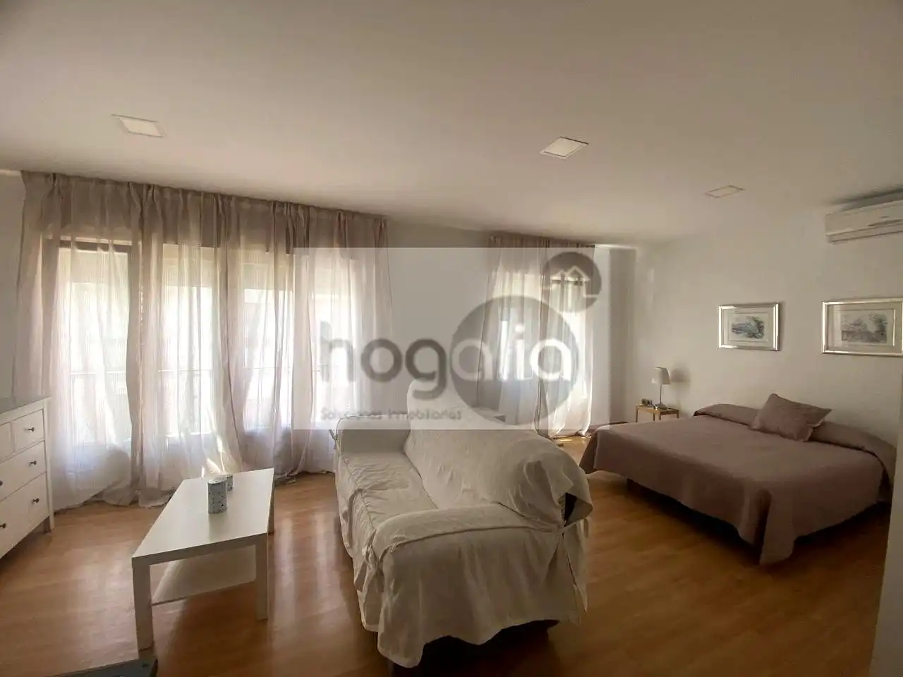 Habitación de Estudio de alquiler en Sevilla con Aire acondicionado y Amueblado