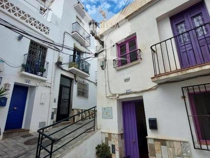 Vista exterior de Casa adosada en venda en Almuñécar amb Terrassa