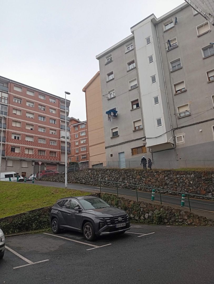 Vista exterior de Pis en venda en Portugalete amb Traster, Moblat i Balcó