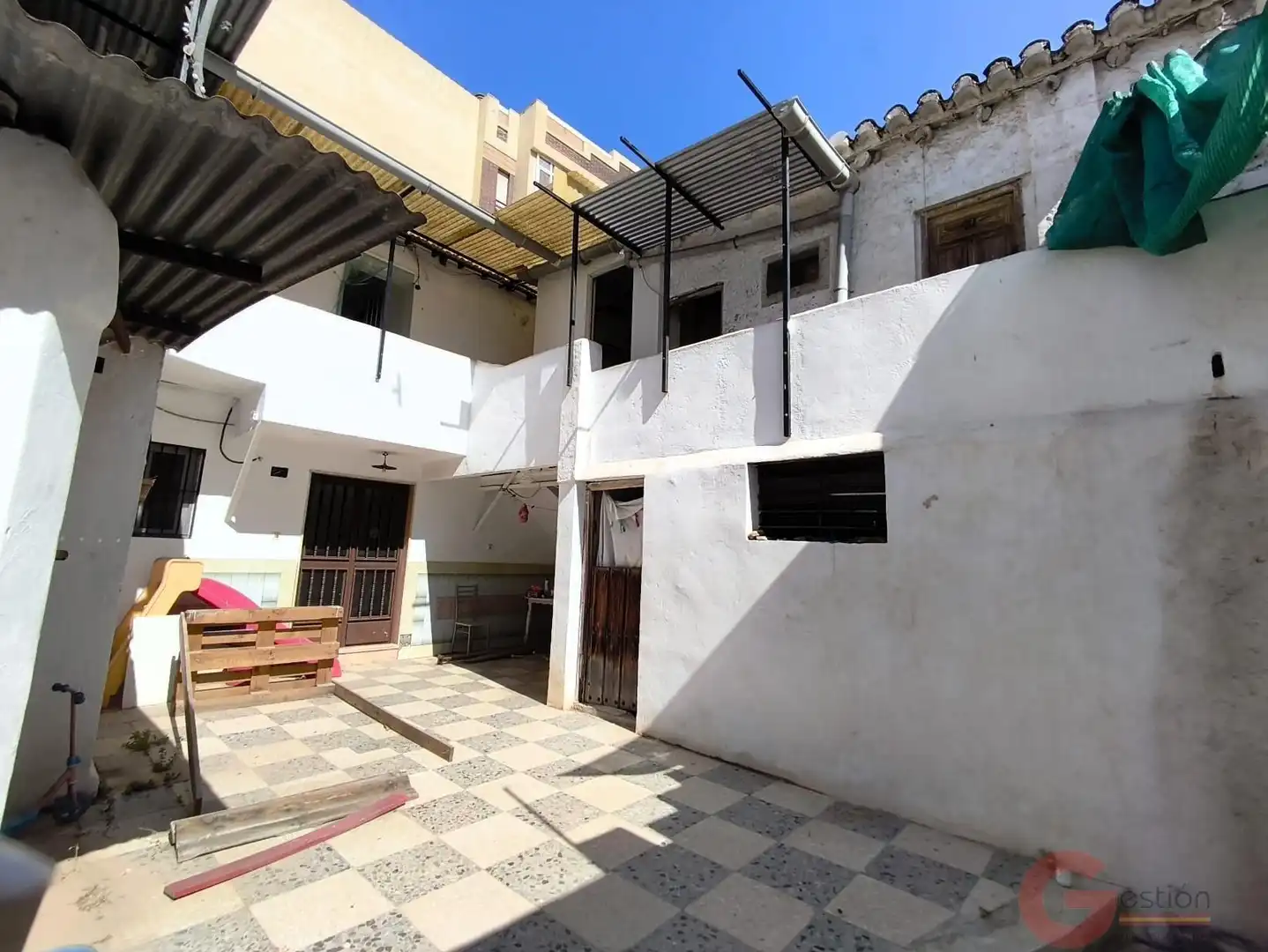 Vista exterior de Casa o xalet en venda en Motril amb Terrassa