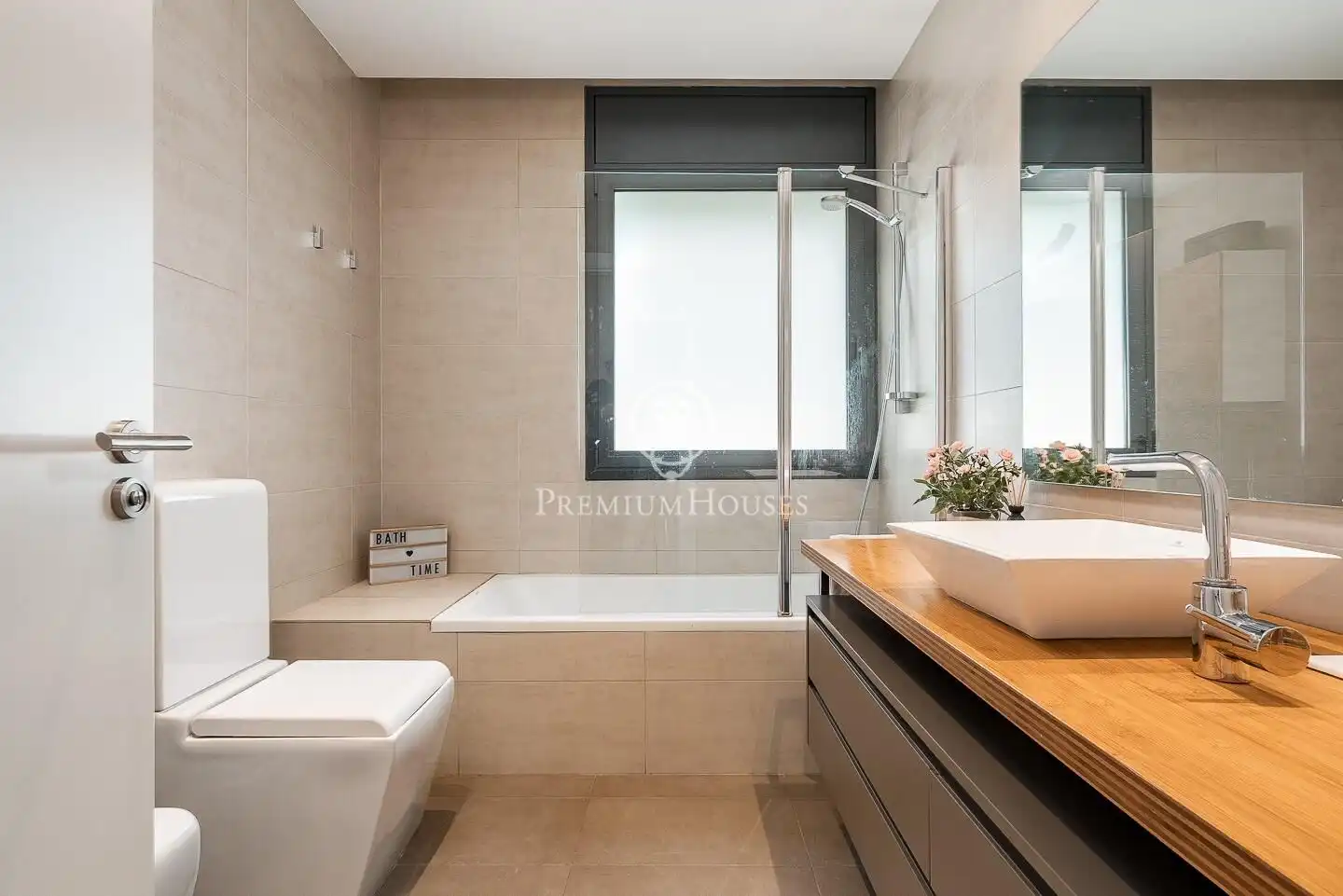 Bathroom of Houses for sale in Sant Cugat del Vallès  with Air Conditioner, Heating and Private garden