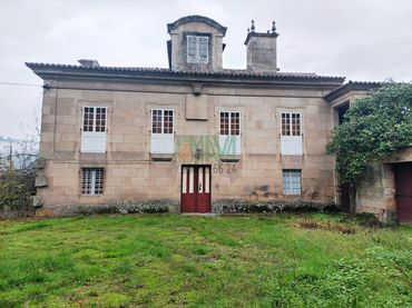 Casa rústica amb jardí en venda a REZA