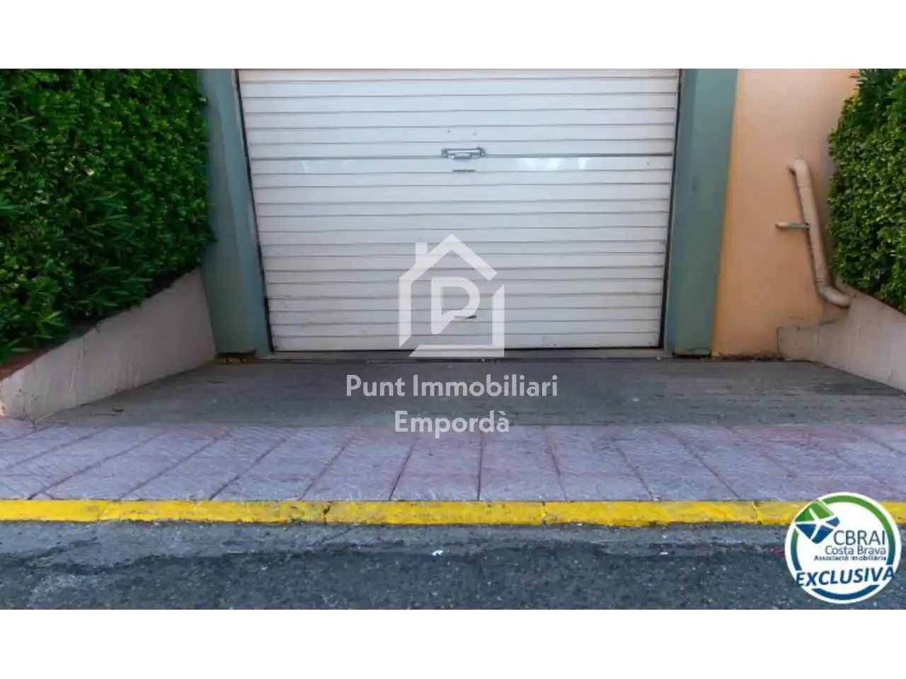 Aparcament de Apartament en venda en Empuriabrava amb Aire condicionat, Terrassa i Moblat