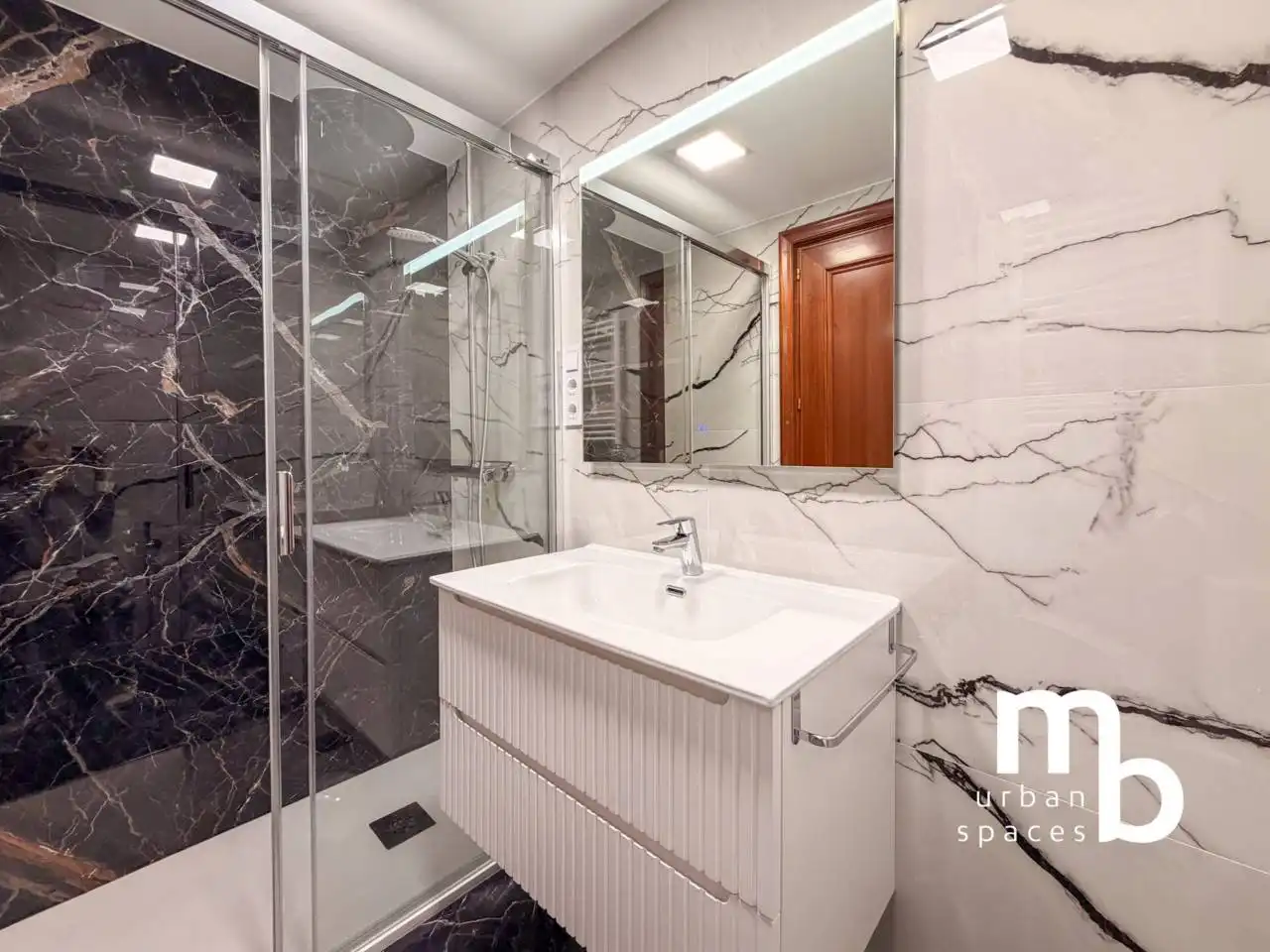 Bathroom of Flat for rent in Fuencarral - El Pardo
