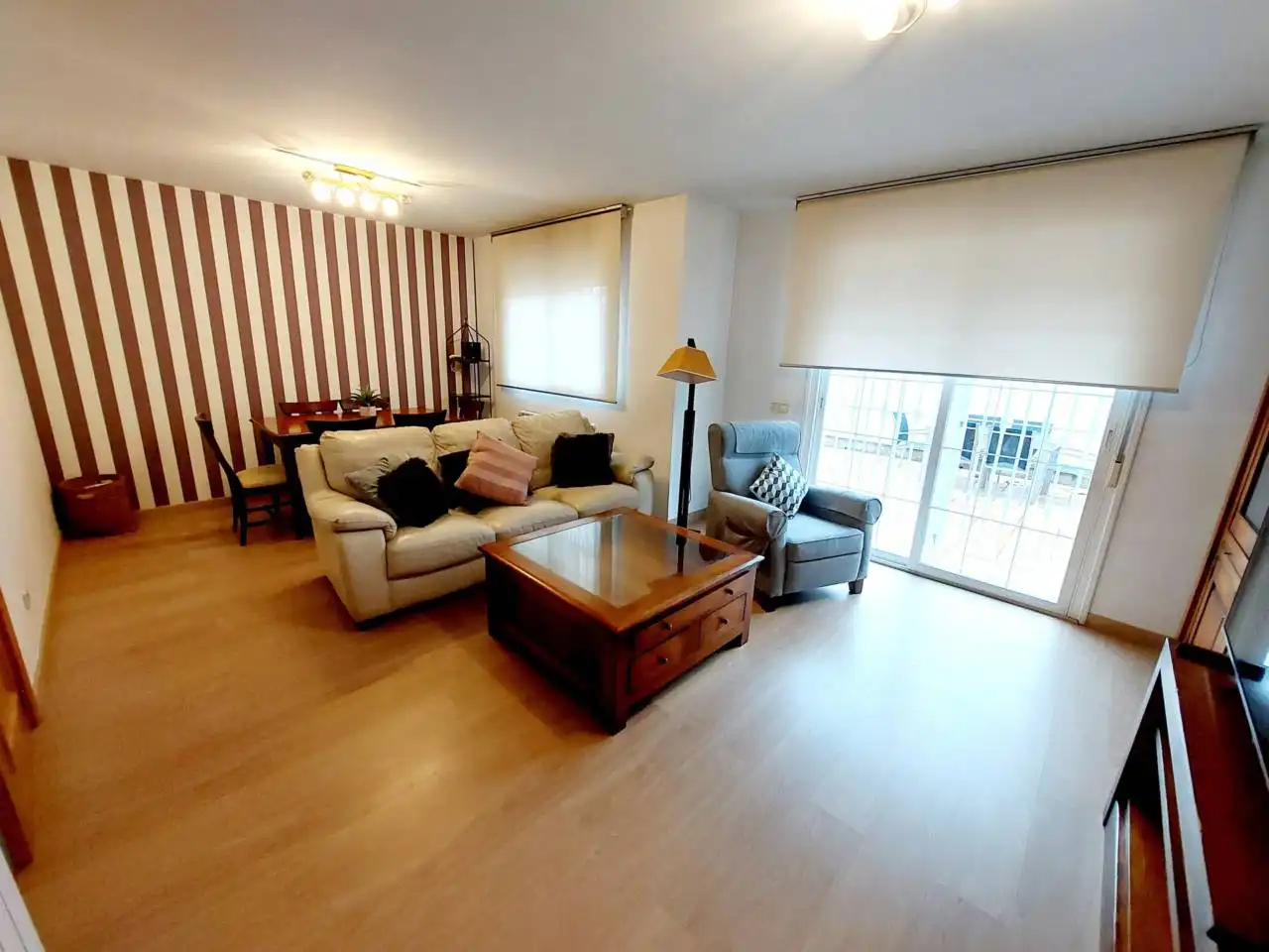 Sala de estar de Casa adosada en venta en Fuenlabrada con Aire acondicionado, Calefacción y Piscina comunitaria