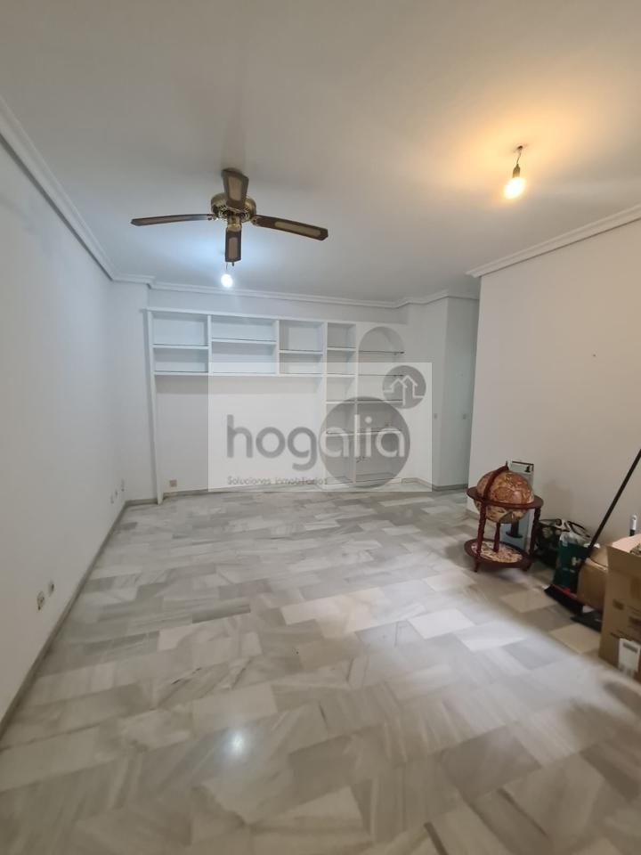 Piso de alquiler en  Sevilla Capital con Aire acondicionado y Amueblado