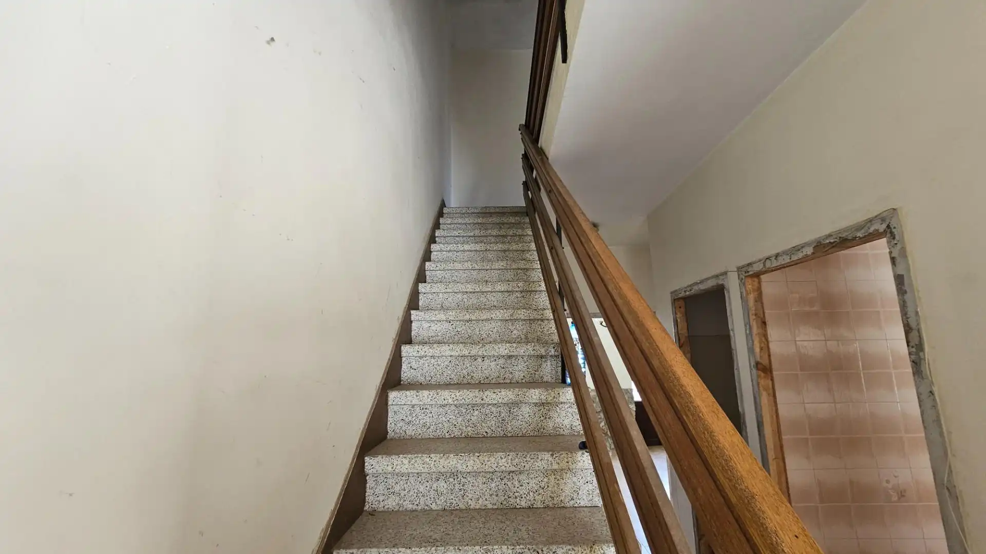 Buildings for sale in Cee