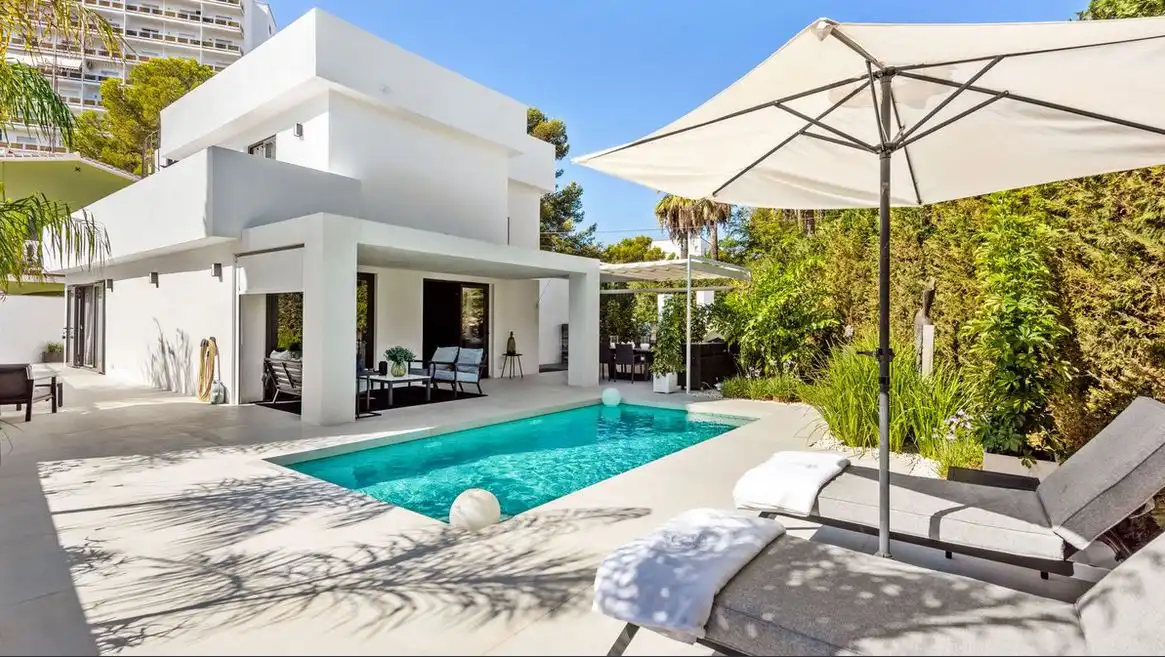 Chalet con piscina en venta en Nueva Andalucía