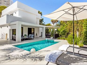 Chalet con piscina en venta en Nueva Andalucía