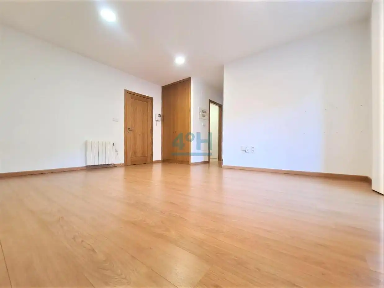 Dormitori de Estudi de lloguer en Ourense Capital  amb Calefacció i Parquet
