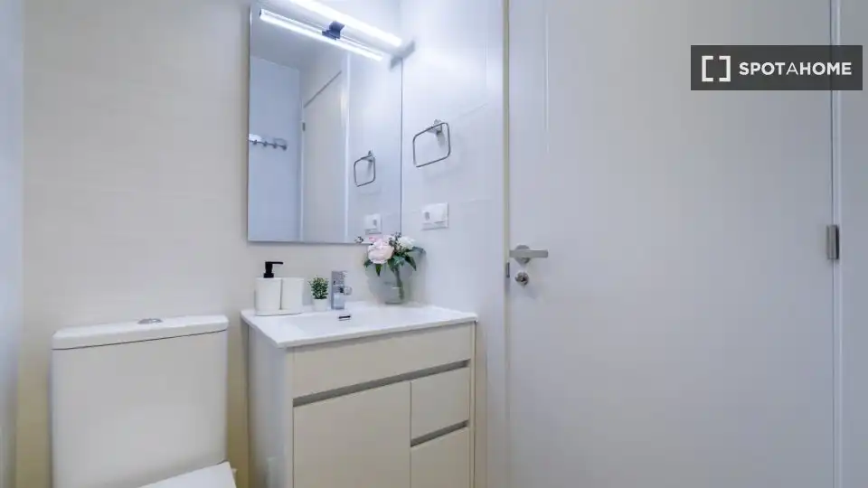 Baño de Piso de alquiler en Madrid con Aire acondicionado, Calefacción y Amueblado