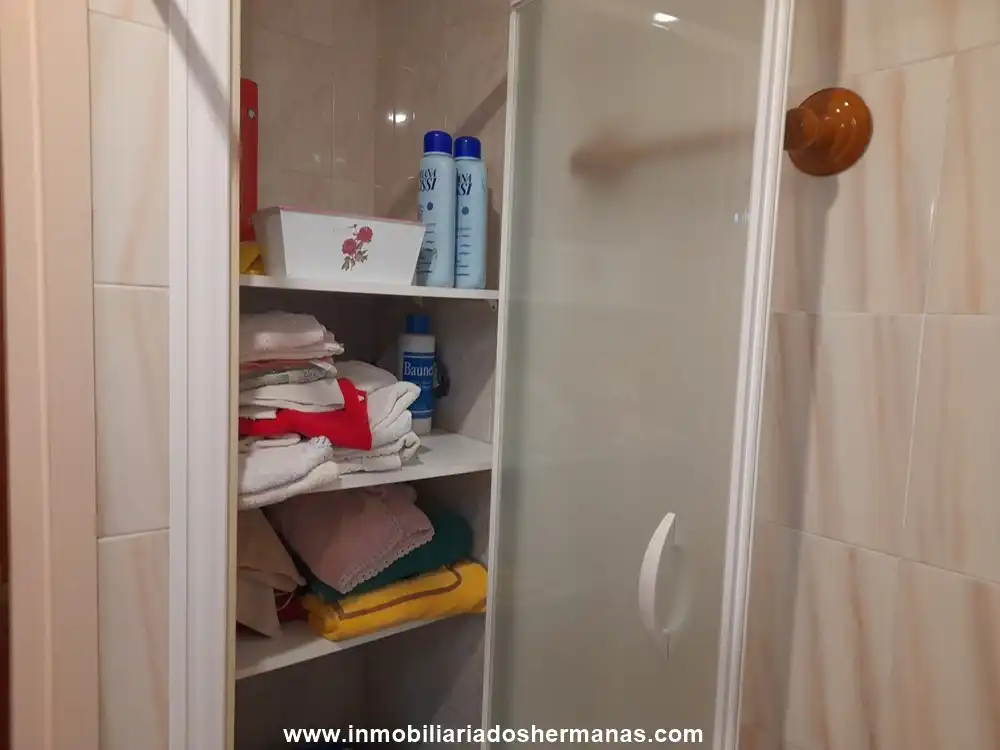 Bany de Pis en venda en El Prat de Llobregat amb Aire condicionat, Moblat i Balcó
