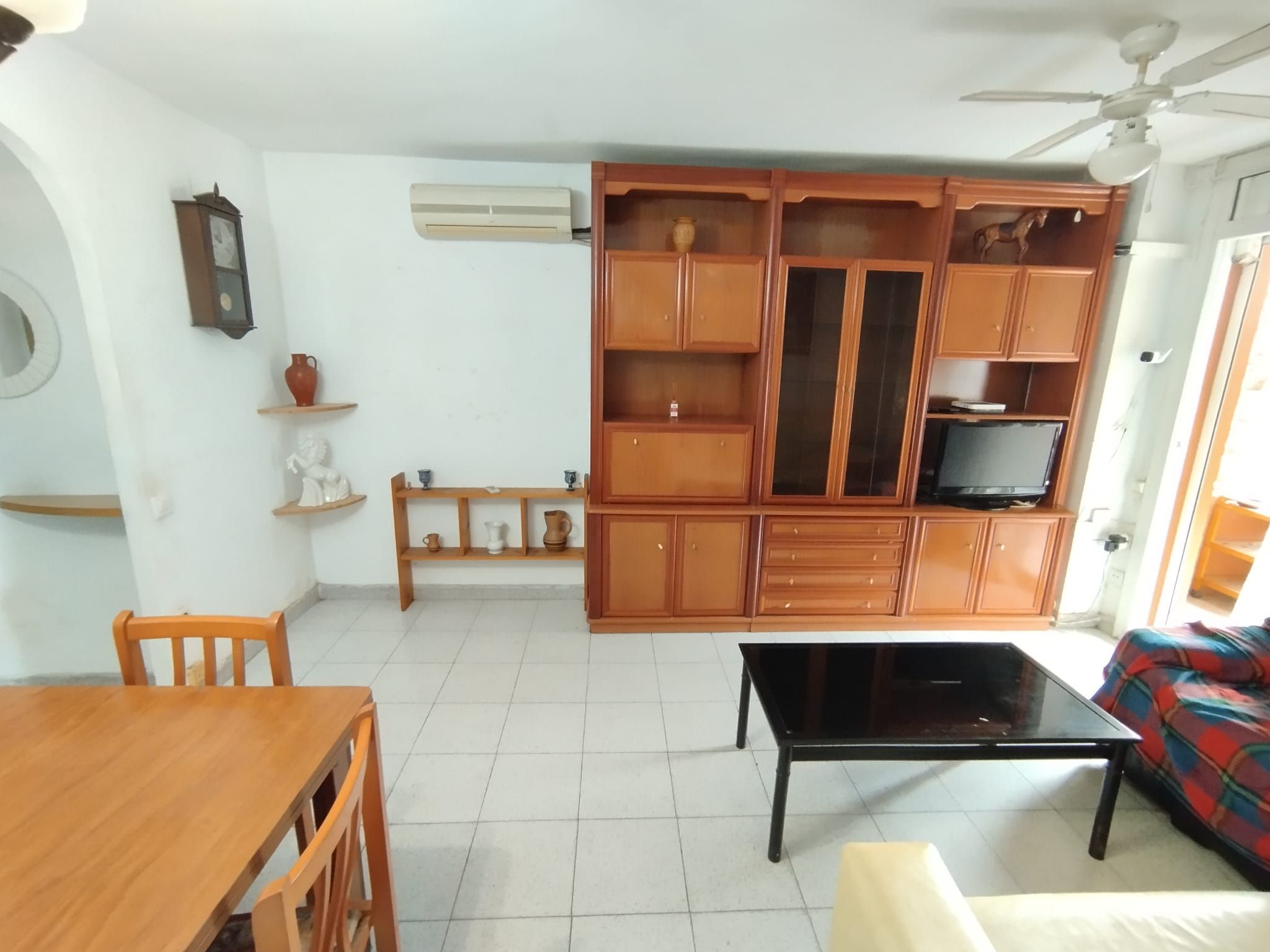 Cuina de Pis en venda en Cornellà de Llobregat amb Calefacció, Terrassa i Balcó