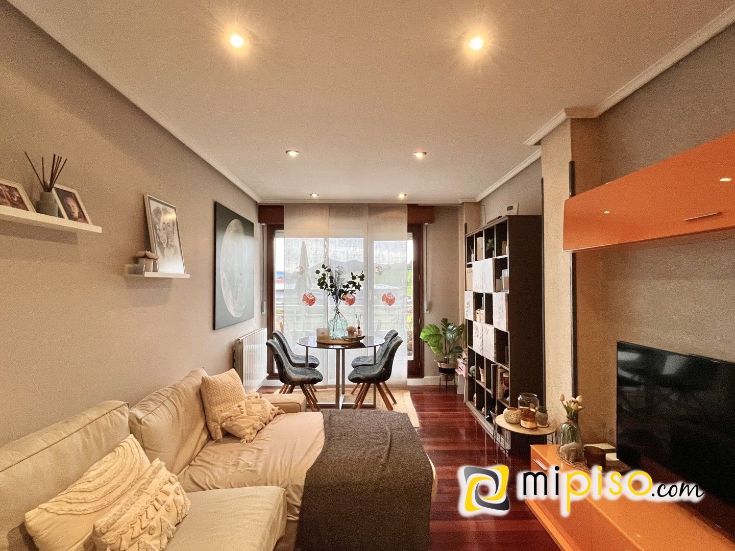 Living room of Flat for sale in Bárcena de Cicero  with Heating, Terrace and Furnished