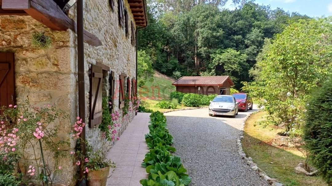 Vista exterior de Casa o xalet en venda en Siero amb Calefacció, Jardí privat i Terrassa