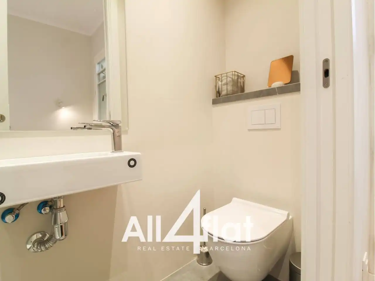 Badezimmer von Wohnungen zum Verkauf in Barcelona mit Klimaanlage, Heizung und Terrasse
